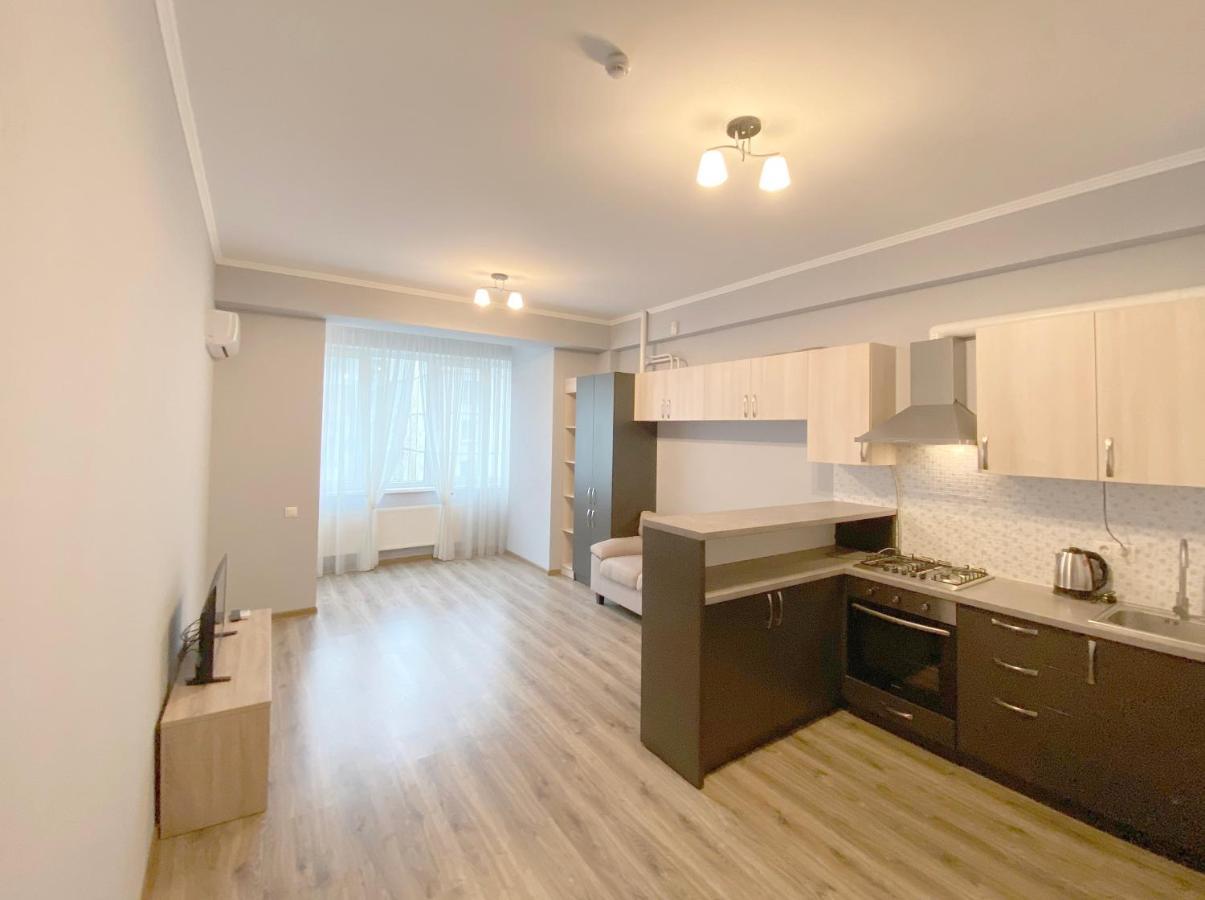 Sky House Central Apartment Kischinau Exterior foto